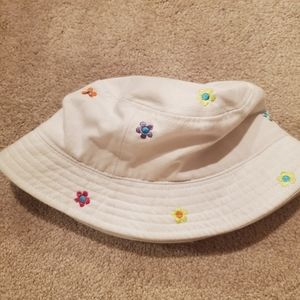 Bucket hat